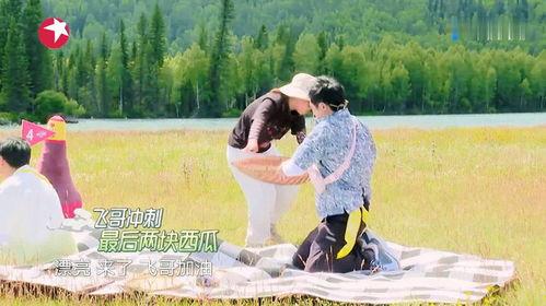 一个人吃瓜很搞笑的视频,这位吃瓜达人搞笑视频走红网络