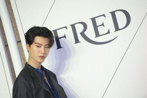 王一博贴脸吃瓜视频,萌态十足引网友热议