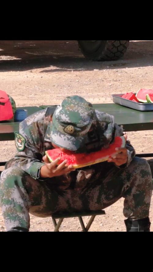 吃瓜的兵哥哥视频,军营里的欢乐时光