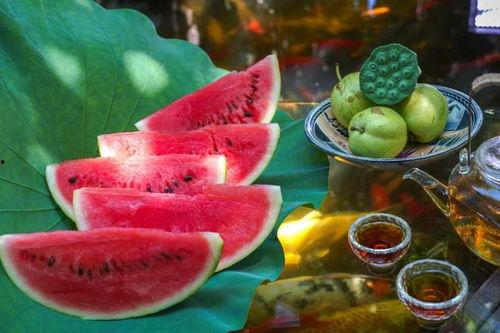 玩水吃瓜视频,玩水吃瓜，畅享清凉时光  第3张