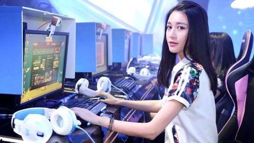 陪玩小雪吃瓜视频,揭秘游戏圈幕后趣事  第2张