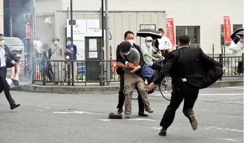 库尔勒吃瓜群众八人视频,夏日炎炎，欢乐无限