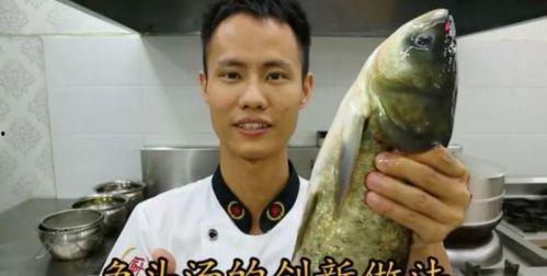 青海两个阿爸吃瓜视频,青海双阿爸瓜田欢乐时光