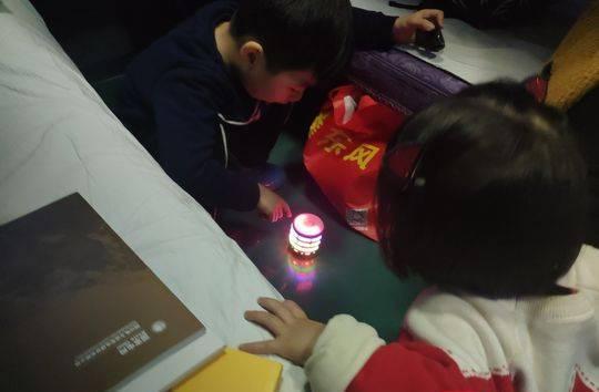 福建兄妹视频吃瓜,揭秘家庭欢乐时光