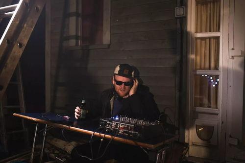 伦敦吃瓜男生视角视频,揭秘吃瓜男生的伦敦视角视频