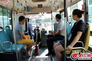 日照吃瓜视频公交车,夏日街头一幕引网友热议